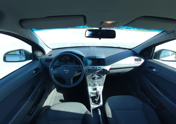 Opel Astra cena 15800 przebieg: 230500, rok produkcji 2011 z Wrocław małe 22